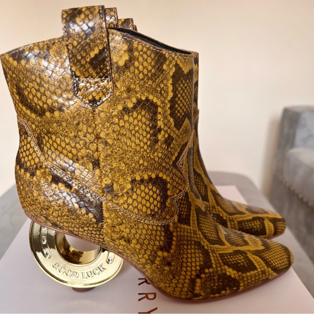 Katy Perry Faux Leather Snake Skin Boots 6